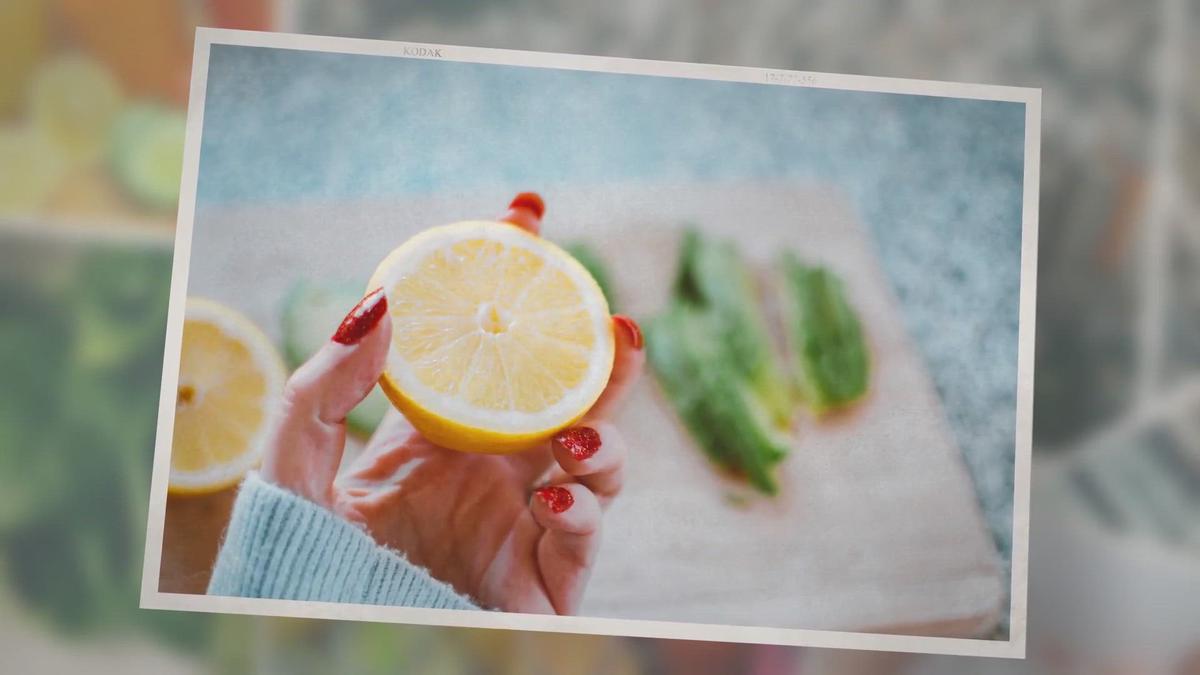 'Video thumbnail for 10 Detox Smoothie Recipes for a Fast Weight Loss Cleanse'