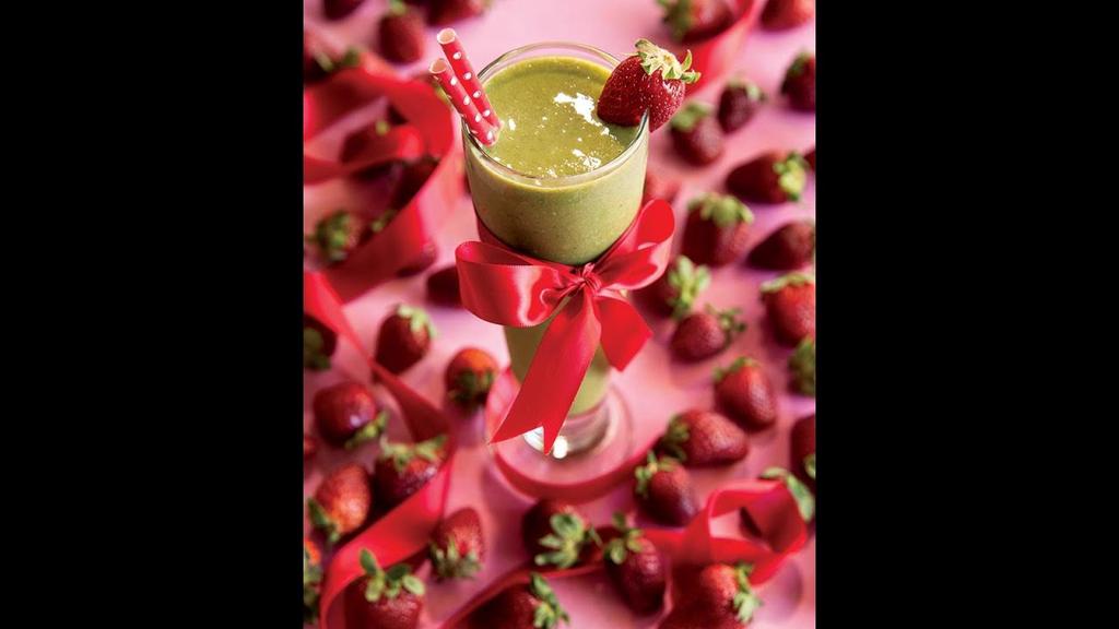 'Video thumbnail for DETOX RECIPE: Grown Up Strawberry Banana Smoothie'
