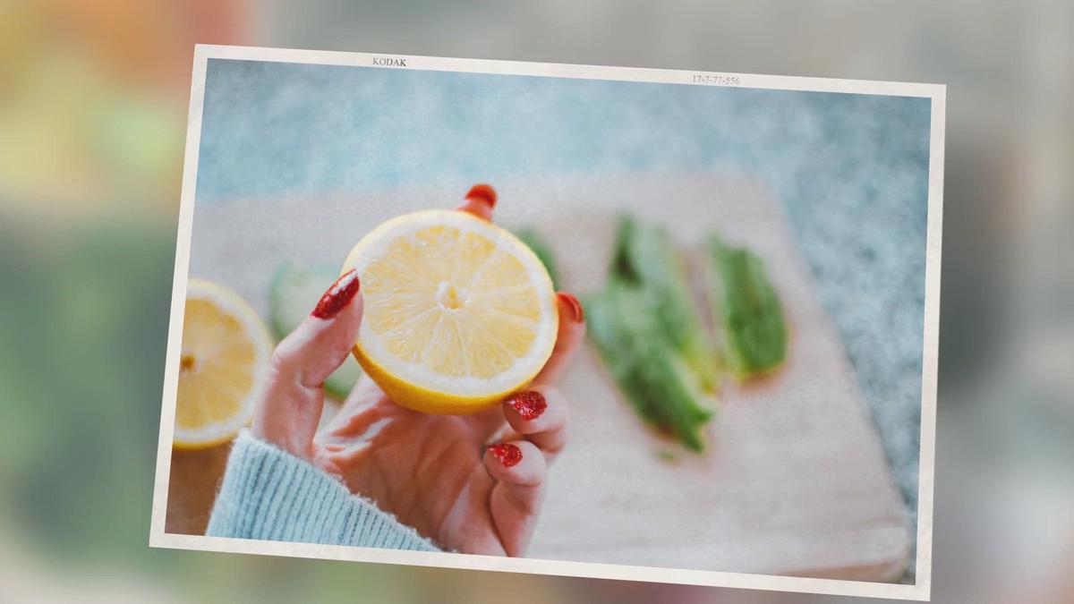 'Video thumbnail for 10 Detox Smoothie Recipes for a Fast Weight Loss Cleanse'