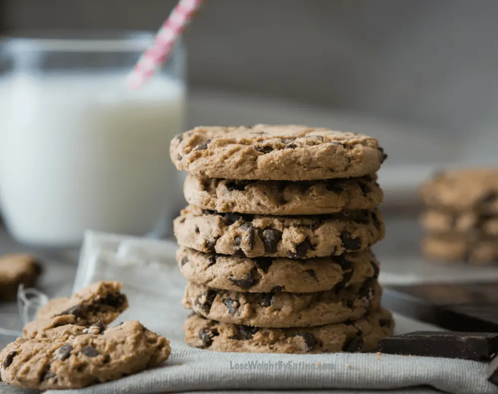 The Best Homemade Chocolate Chip Cookies Recipe {LOW CALORIE}