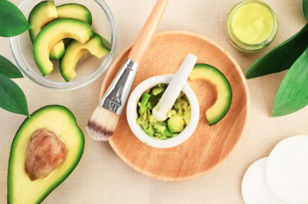 Trives ar peregrination Homemade Avocado Face Mask for Glowing Skin