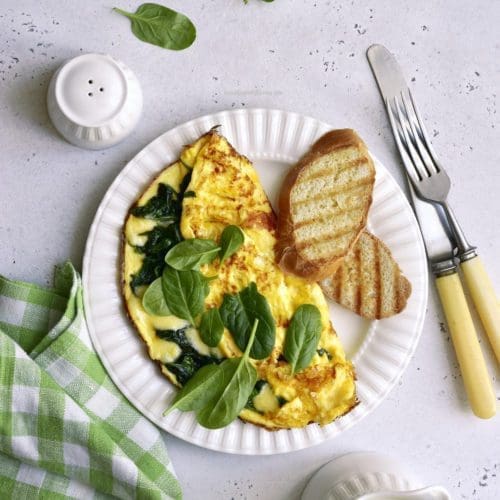 Healthy Omelet with Spinach and Cheese