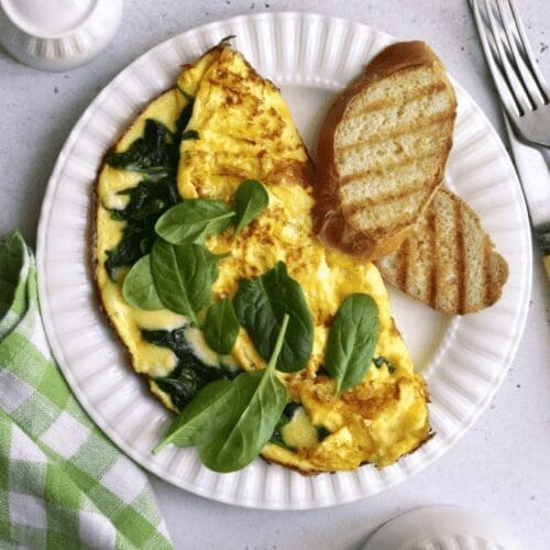 Healthy Omelet with Spinach and Cheese