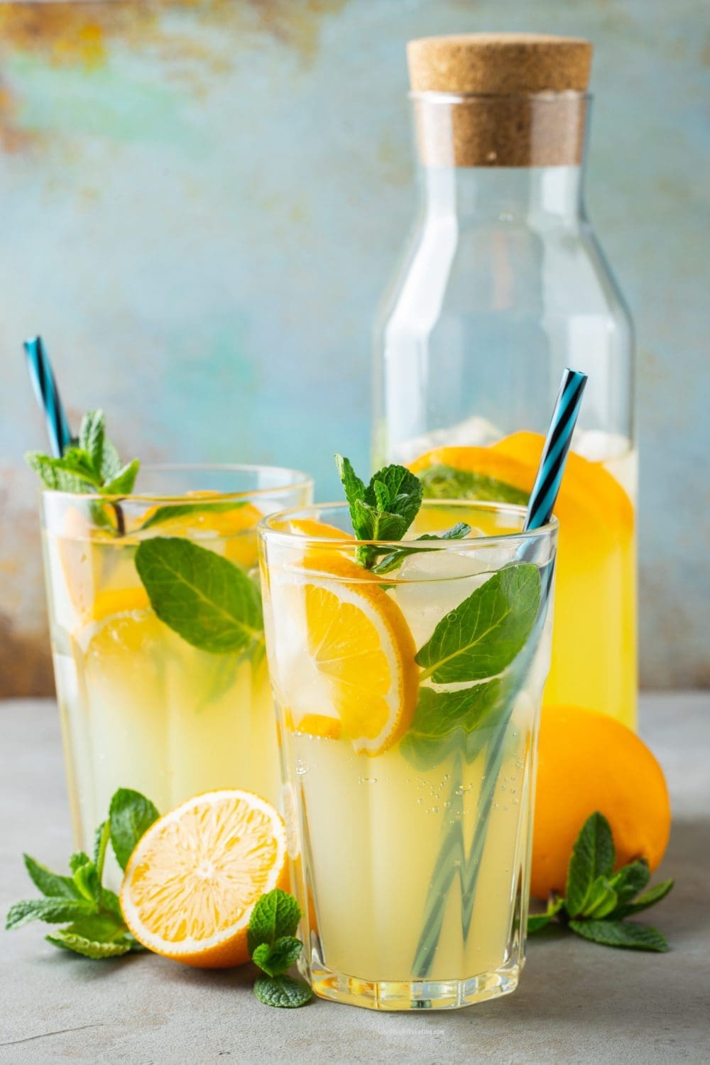 Low Calorie "Hard" Lemonade Cocktail