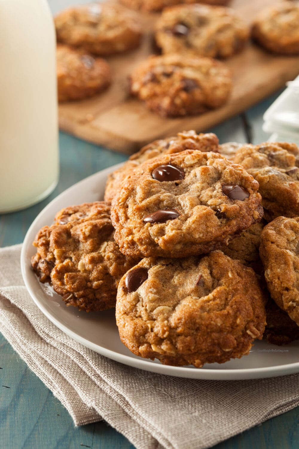 Low Calorie Chocolate Chip Oatmeal Cookies