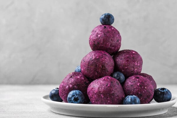 Low Calorie Blueberry Protein Balls
